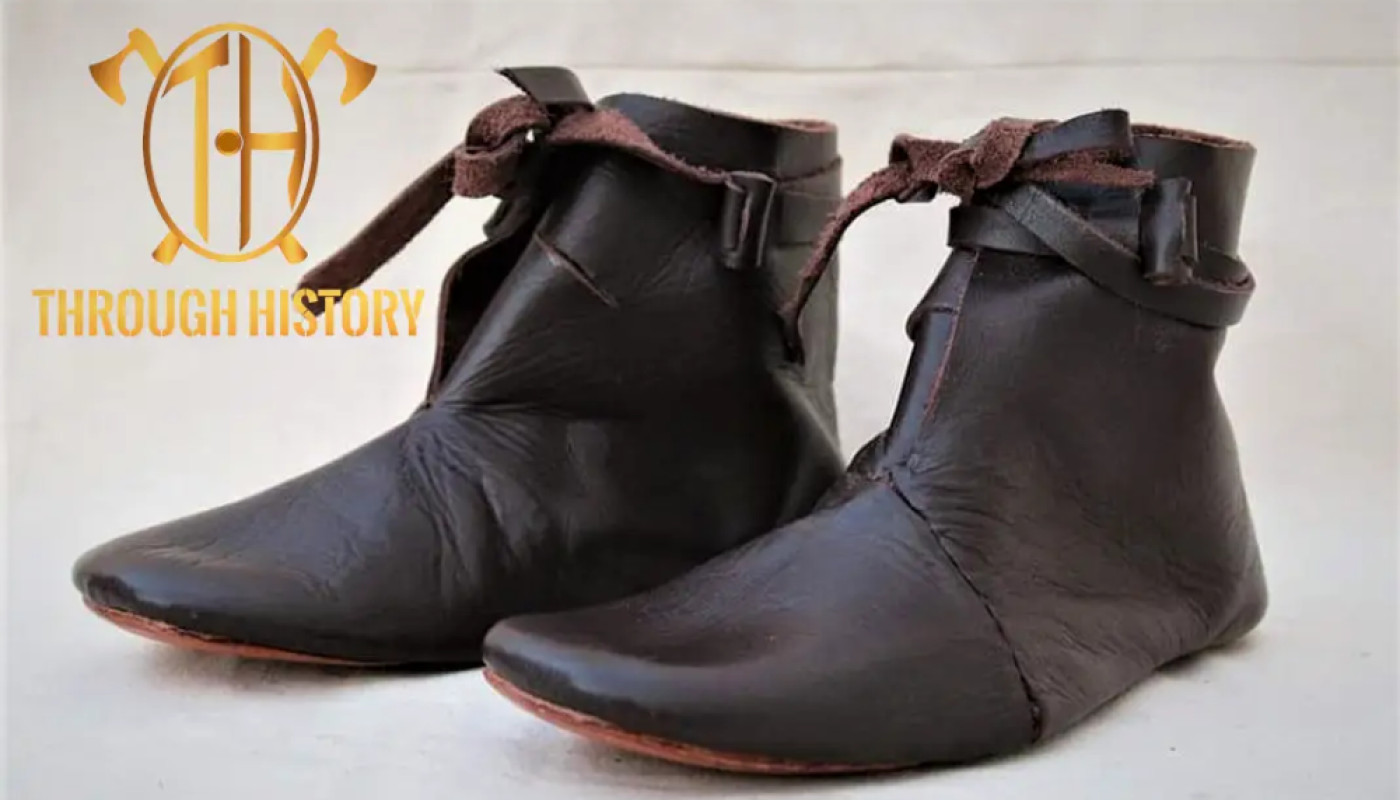 Through History : comment cette boutique fabrique-t-elle les chaussures viking ?